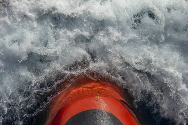 Gemi yelken, deniz mavi ve berrak su, daha seçenekleri içinde benim portföy önünde 