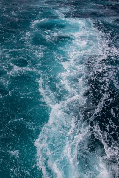 Επιφάνεια Του Ωκεανού Αφρό Θάλασσας Στο Μπλε Του Ωκεανού Φόντο — Φωτογραφία Αρχείου