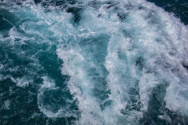 海の表面 青い海 詳細オプションで ポートフォリオに海の泡 — ストック写真