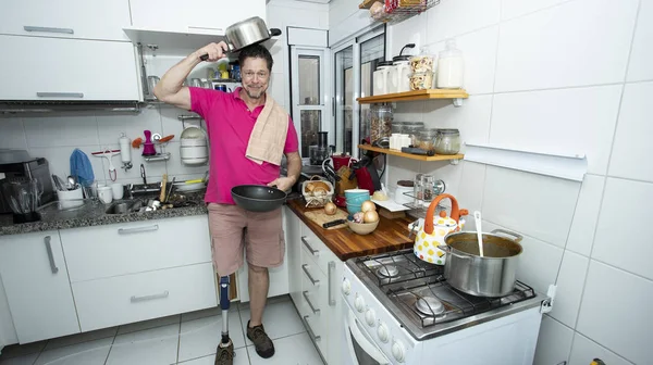 Homem Desesperado Cozinha Conceito Limpeza — Fotografia de Stock