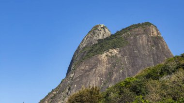 Stone mountain şehirde. Leblon bölge. Vidigal hill, Rio de Janeiro, Brezilya. Güney Amerika  