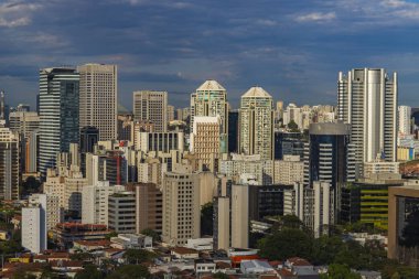  Modern courtyard adlı görüntüleyin. Modern bina cephe. Sao Paulo şehir, Brezilya. 