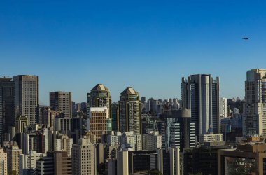 Modern courtyard adlı görüntüleyin. Modern bina cephe. Sao Paulo şehir, Brezilya. Güney Amerika. 