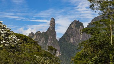 Tanrı'nın parmak manzara, Rio de Janeiro devlet dağlar. Teresopolis şehir, Brezilya, Güney Amerika yer alır. Metinler, yazma arka plan yazmak için alan.