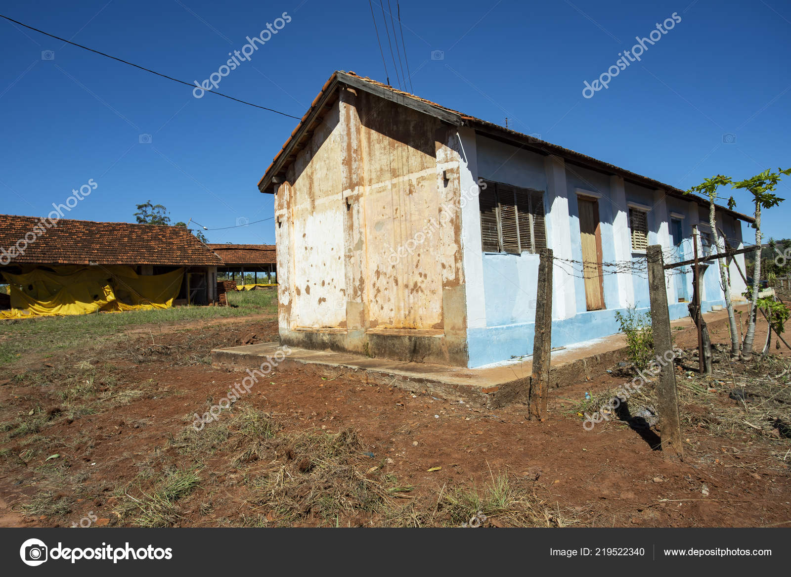 Farmhouse Very Simple House Chicken Farm Red Earth Farm House