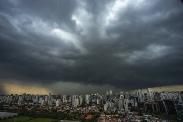 Skyskrapan Bakgrunden Regniga Molnet Sao Paulo City Brasilien Sydamerika — Stockfoto