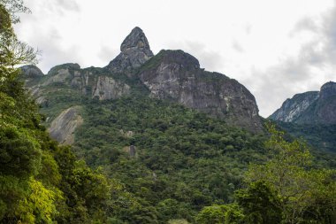 Egzotik dağlar, harika dağlar. Tanrı'nın parmak dağını. Şehir, Terespolis, Rio de Janeiro, Brezilya, Güney Amerika'nın devlet. 