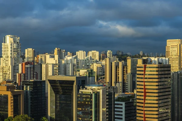 Hermosa Puesta Sol Entre Los Edificios Gran Ciudad Sao Paulo — Foto de Stock