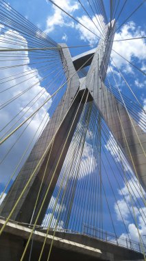 Modern mimari. Modern köprüler. İki farklı nokta bağlama. Askılı köprü dünya, Sao Paulo Brezilya, Güney Amerika. 