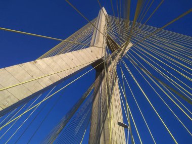 Modern mimari. Modern köprüler. İki farklı nokta bağlama. Askılı köprü dünya, Sao Paulo Brezilya, Güney Amerika. 