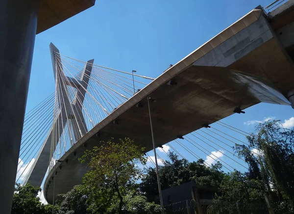 Modern mimari. Modern köprüler. Askılı köprü dünya, Sao Paulo Brezilya, Güney Amerika. 