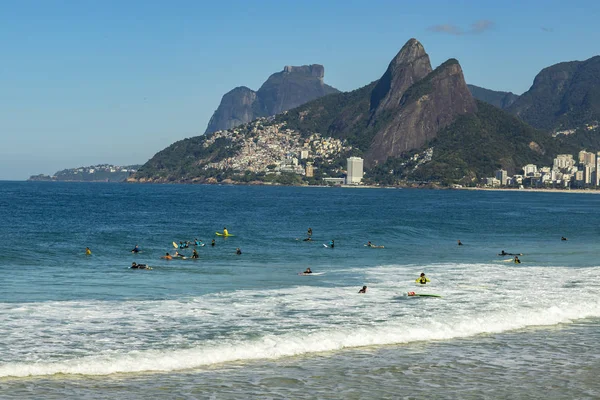 Město Rio Janeiro Brazílie Jižní Amerika 2018 Surfaři Čekají Dokonalé — Stock fotografie