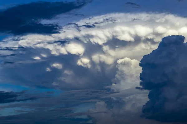 Cumulus Nimbus Nuvem Céu Azul — Fotografia de Stock