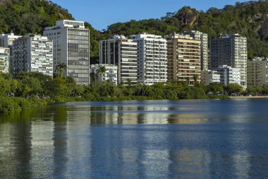 Lagün, lüks yer. Lagoa Rodrigo de Freitas Brezilya, Rio de Janeiro şehrine konumda. Arazi güzelliği keşfetmek. 