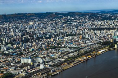 Yukarıdan görülen büyük şehirler. Rio Grande do Sul eyaletinin Porto Alegre şehri, Brezilya Güney Amerika. 