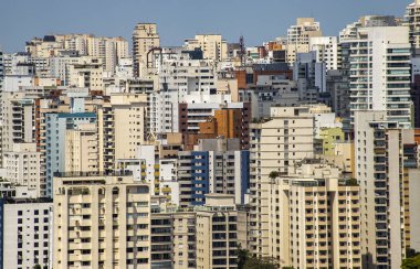 Büyük şehirde bina duvarı. 
