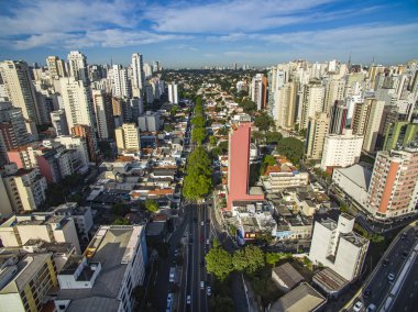 Yukarıdan Metropole görünümü. Sao Paulo şehrinin havadan görünümü, Brezilya Güney Amerika. Pacaembu Bulvarı. Via Elevado Başkanı Joao Goulart. Perdises ve Barra Funda Mahallesi. 