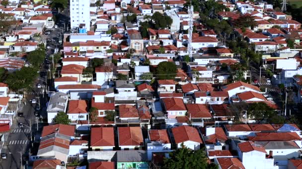 屋顶与房屋不同 房屋不同红色屋顶的景观 — 图库视频影像