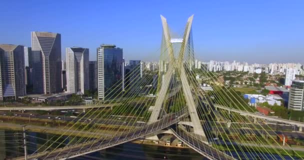 Moderne Architektur Moderne Brücken Zwei Verschiedene Punkte Miteinander Verknüpfen Schrägseilbrücke — Stockvideo