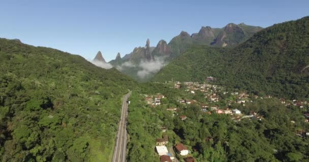 Gran Camino Recto Sólo Hay Una Manera Montañas Exóticas Montañas — Vídeo de stock