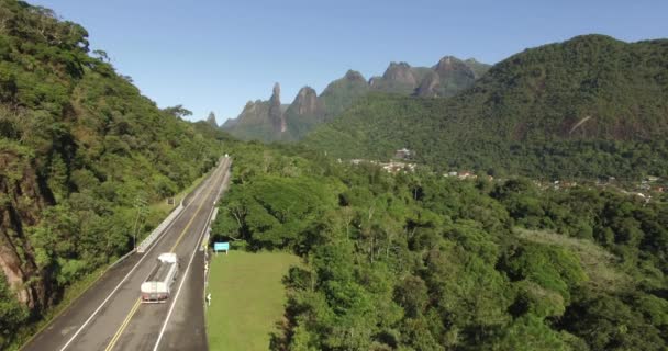 Grande Route Droite Seul Moyen Montagnes Exotiques Montagnes Merveilleuses Montagne — Video