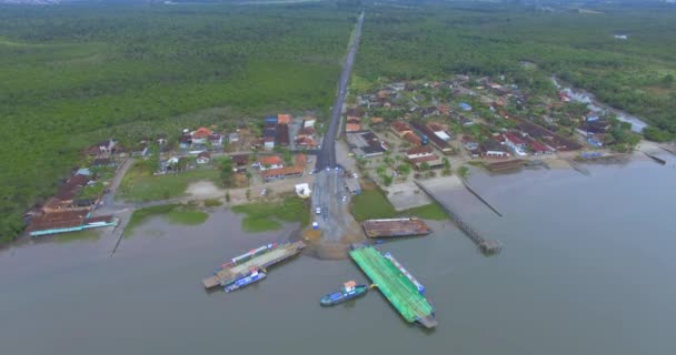 Trajektové Čluny Převinují Auta Druhou Stranu Vila Gloria Trajekt Joao — Stock video