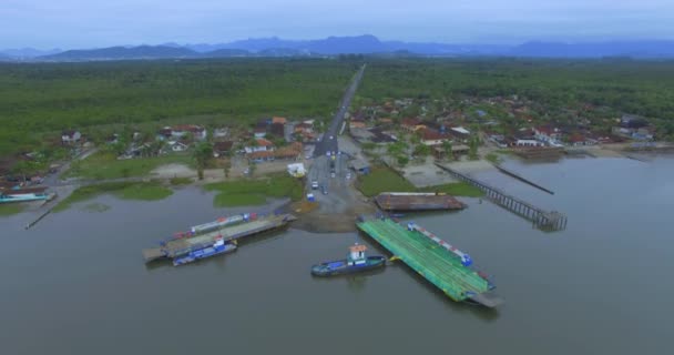 Barco Ferry Transfiriendo Coches Otro Lado Vila Gloria Ferry Joao — Vídeos de Stock