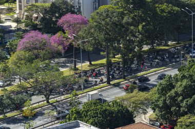 Uygulama Teslimatı. Uygulama dağıtım motosikletçileri / Rappi 'den moto çocukları ve Sao Paulo, Brezilya' daki diğer gösteriler. Sao Paulo / Brezilya - 01 Temmuz 2020