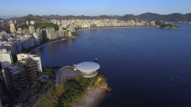 Mac Niteroi Niteroi当代艺术博物馆 巴西里约热内卢州Niteroi市的建筑师Oscar Niemeyer Niteroi — 图库视频影像