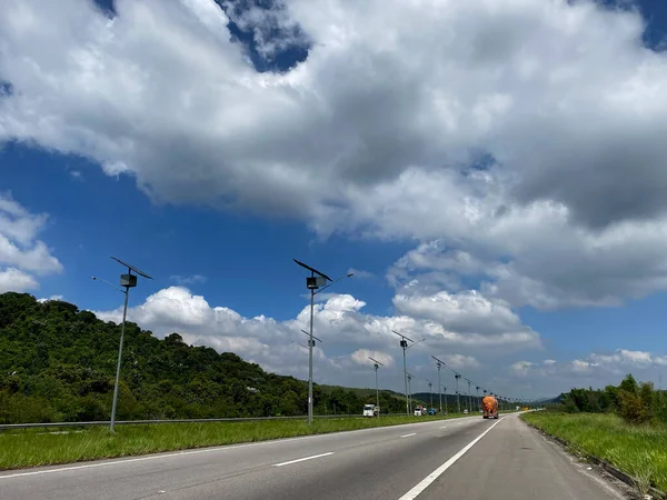 Solpaneler Motorvägen Raphael Almeida Magalhaes Highway Rio Janeiro Stad Brasilien — Stockfoto