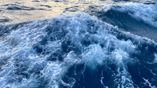 海の表面青い海の泡背景 — ストック写真