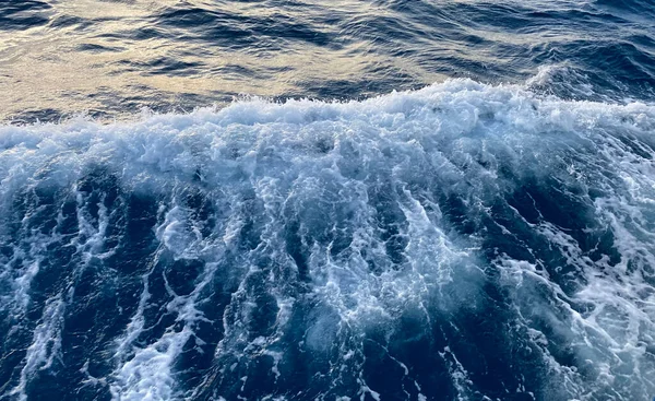 Superficie Agua Mar Textura Las Ondas Espuma Blanca Como Fondo — Foto de Stock