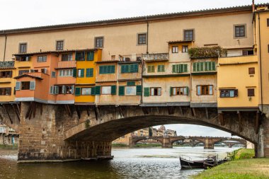 Floransa ya da Firenze şehir manzarası. Ponte Vecchio Köprüsü, Toskana, İtalya.