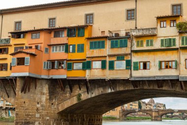 Floransa ya da Firenze şehir manzarası. Ponte Vecchio Köprüsü, Toskana, İtalya.