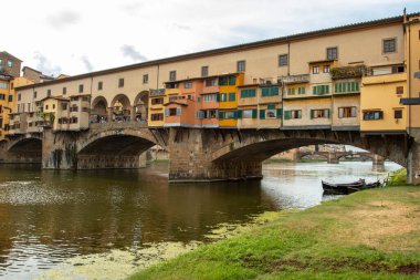 Floransa ya da Firenze şehir manzarası. Ponte Vecchio Köprüsü, Toskana, İtalya.