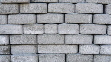 Kaldırım taşları. Kaldırım döşeme. Parke taşı palet kullanıma hazır üzerinde.