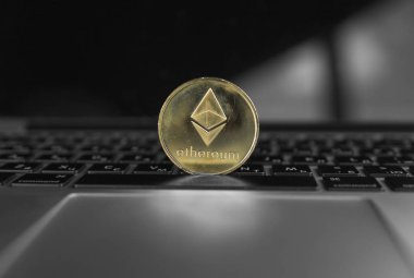 Ethereum para sembol laptop, gelecekteki kavramı finans Döviz Alım, kripto para birimi işareti. Blockchain incelemesi. Dijital para ve sanal cryptocurrency kavramı. Iinvestment. Ticaret, ticari.