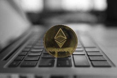Ethereum para sembol laptop, gelecekteki kavramı finans Döviz Alım, kripto para birimi işareti. Blockchain incelemesi. Dijital para ve sanal cryptocurrency kavramı. Iinvestment. Ticaret, ticari.