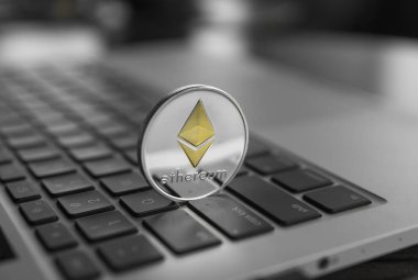 Ethereum para sembol laptop, gelecekteki kavramı finans Döviz Alım, kripto para birimi işareti. Blockchain incelemesi. Dijital para ve sanal cryptocurrency kavramı. Iinvestment. Ticaret, ticari.