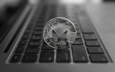 Monero sikke laptop, gelecekteki kavramı finans Döviz Alım, kripto para birimi işareti sembolü. Blockchain incelemesi. Dijital para ve sanal cryptocurrency kavramı. Ticaret, ticari.