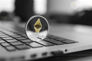 Ethereum para sembol laptop, gelecekteki kavramı finans Döviz Alım, kripto para birimi işareti. Blockchain incelemesi. Dijital para ve sanal cryptocurrency kavramı. Iinvestment. Ticaret, ticari.