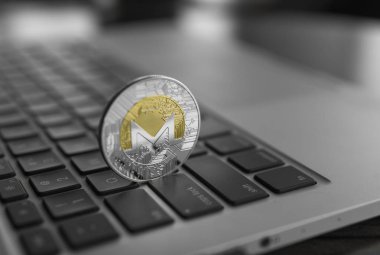 Monero sikke laptop, gelecekteki kavramı finans Döviz Alım, kripto para birimi işareti sembolü. Blockchain incelemesi. Dijital para ve sanal cryptocurrency kavramı. Ticaret, ticari.