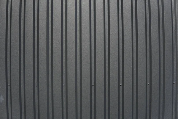 Plaque métallique marron. Revêtements. Surface sans soudure en acier galvanisé. Mur de bâtiment industriel en tôle ondulée, fond plat photo texture . — Photo