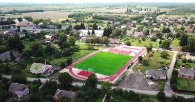 Boş spor bahçesi kuş bakışı görünüme köyden stadyumda. Sport Nilesat oynadığı büyük tenis, basketbol, futbol, futbol, koşma.