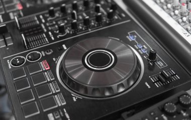 DJ uzaktan kumanda. Dj ses denetleyicisi. Elektronik pikap.