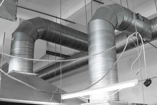 Промышленная система вентиляции и кондиционирования . — стоковое фото