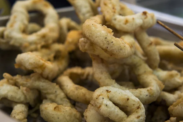 Delicious deep fried rings of squid close up. — Stock Photo, Image