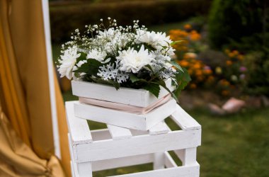 Düğün dekorasyon seremonisi. Yumuşak renkte düğün ziyafeti dekorasyonu.