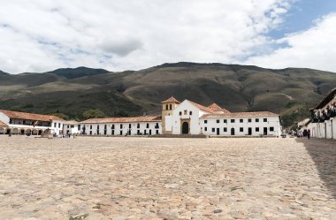 Panoramik sayısı, Villa de Leyva ana meydanında Boyaca - Kolombiya