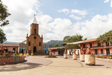 Raquira - Boyaca, Kolombiya meydanda Merkezi panoramik manzaralı.